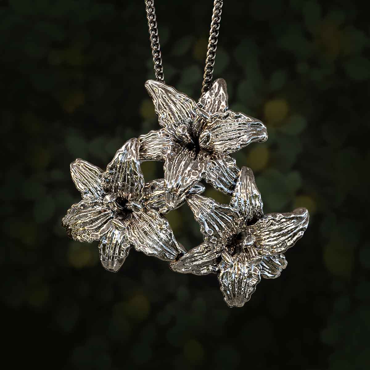     Main-Image-White-Gold-Rhodium-Finish-Three-Daylily-Flowers-Pendant-Jewelry-For-Necklace